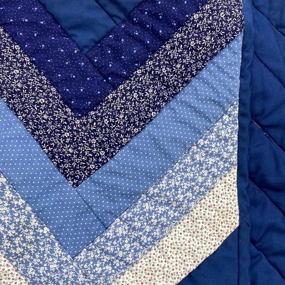 Grannycore Quilted Blue Chevron Vest - Picture 3 of 3